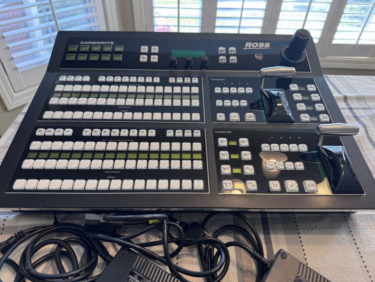 Ross Carbonite Multimedia with CB2 Panel