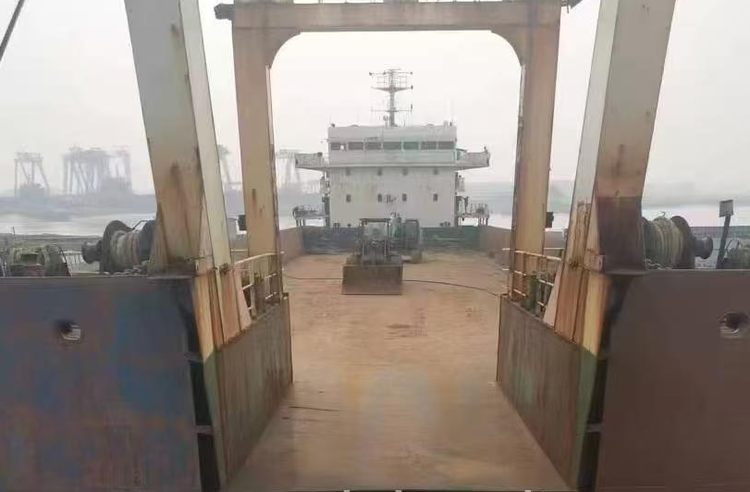 5,000 Aft Wheelhouse Deck Barge
