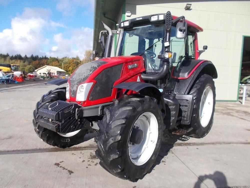 Valtra N143 Tractor