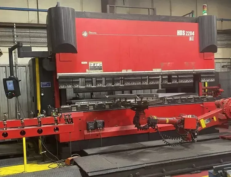 Amada HDS-2204NT 243 ton
