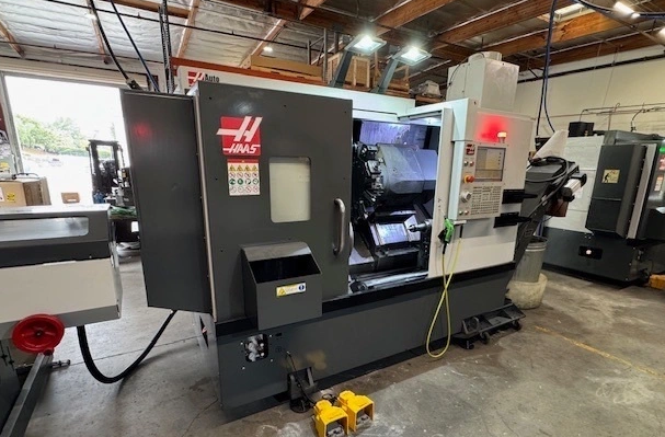 Haas CNC control with 15" color LCD monitor 4,000 RPM ST-20Y 3 Axis