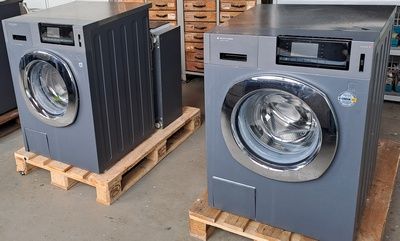 2 Schultheis topLine pro 9240 Washer Extractor