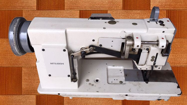 Mitsubishi LU2-4420 Sewing machines