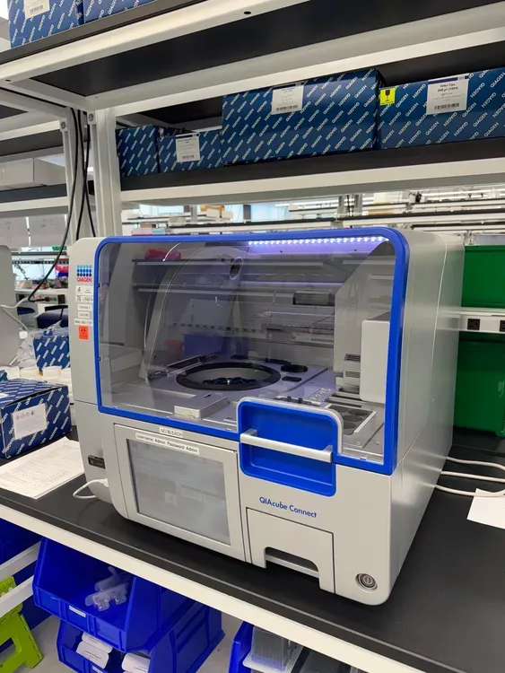 Qiagen QIAcube Connect, RNA/DNA Extraction Instrument