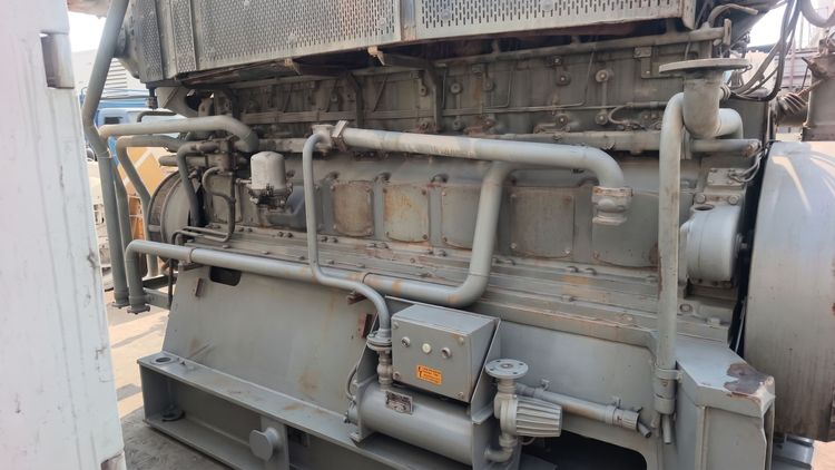 Deutz BA8M528 engine with spares parts