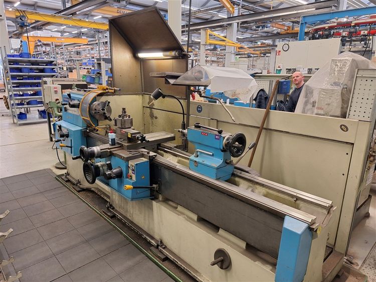VDF Engine Lathe 2240 rpm DUE 560