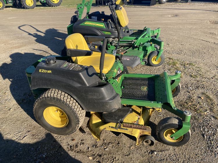 John Deere Z425 Zero Turn Mowers 1946