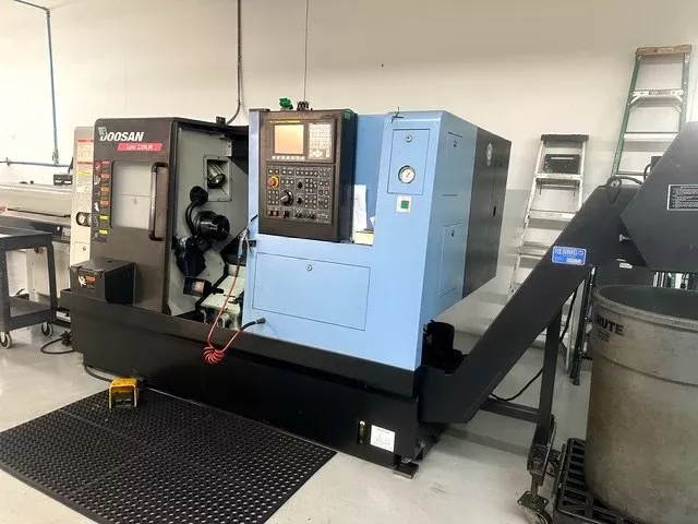 Doosan Doosan Fanuc Series I CNC Control 6000 RPM LYNX 220LM 3 Axis
