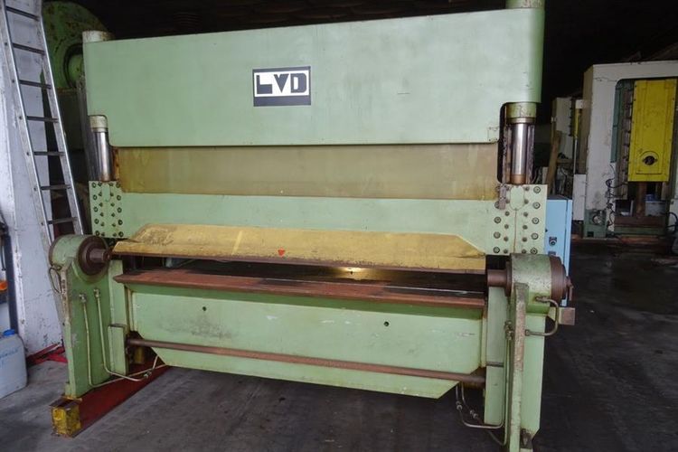 LVD POHI 40 ton x 2500 mm Max worklength    2500 mm