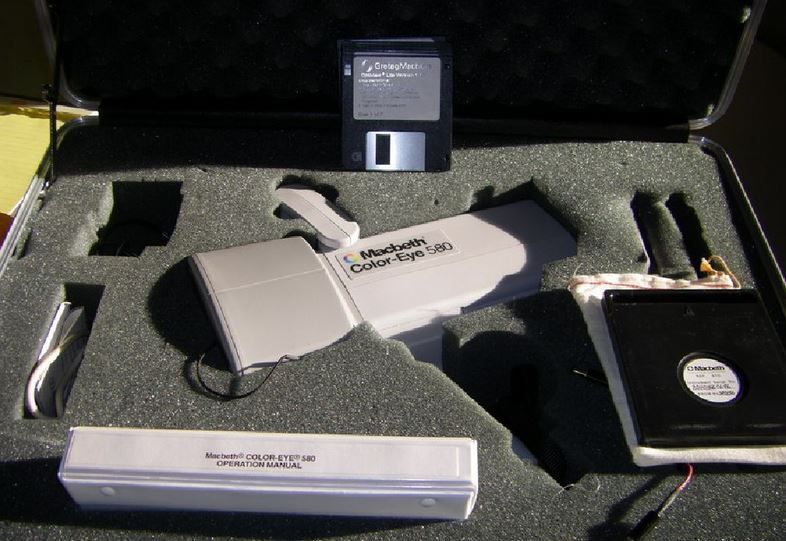 Macbeth CE 580 spectrophotometer