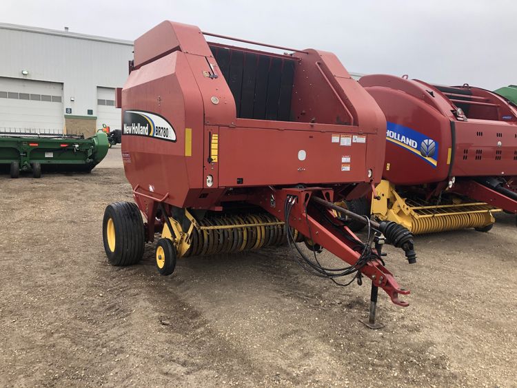 New Holland BR780A Round Balers