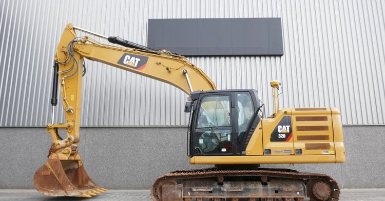 Caterpillar 320 Tracked Excavator