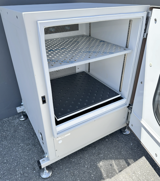 Eppendorf, New Brunswick Innova 42R Refrigerated Incubator Shaker