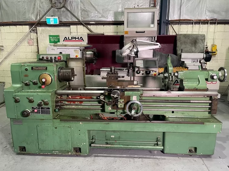 Whacheon ENGINE LATHE 1800 rpm WL-435