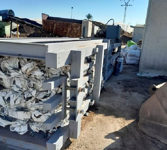 900x900 Horizontal hydraulic baling press