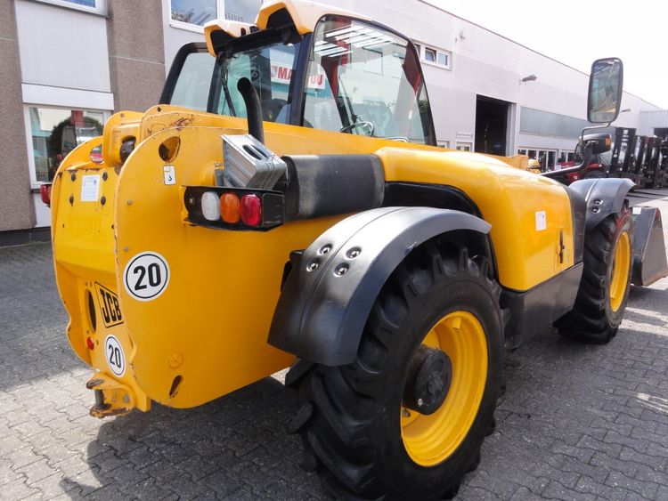 JCB 541-70 4WD 20Km/h Capacity: 4100 kg