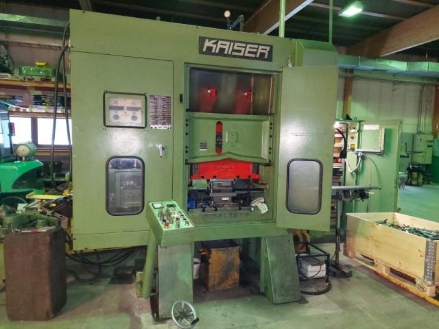 Kaiser Automatic eccentric press line 63 ton