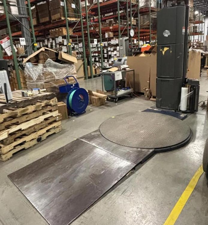 Lantech Q-300  undefined Low profile  pallet wrapper