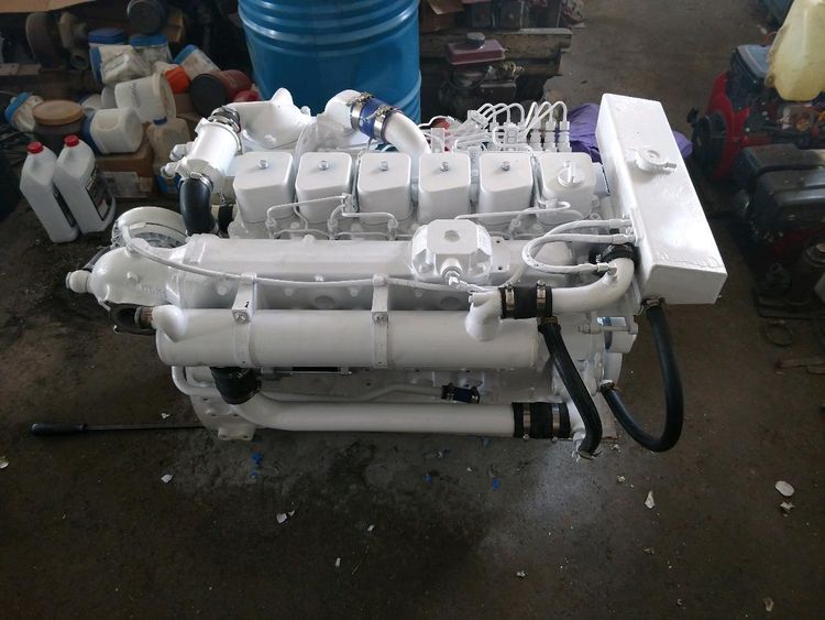 2 Cummins 6BTA Pair Cummins 6BTA 370hp w ZF220 1.51
