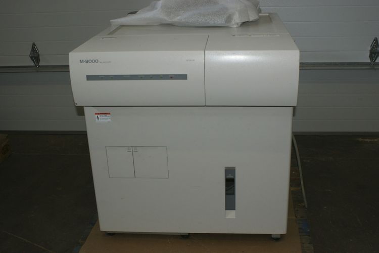 Hitachi M8000 Mass Spectrometer