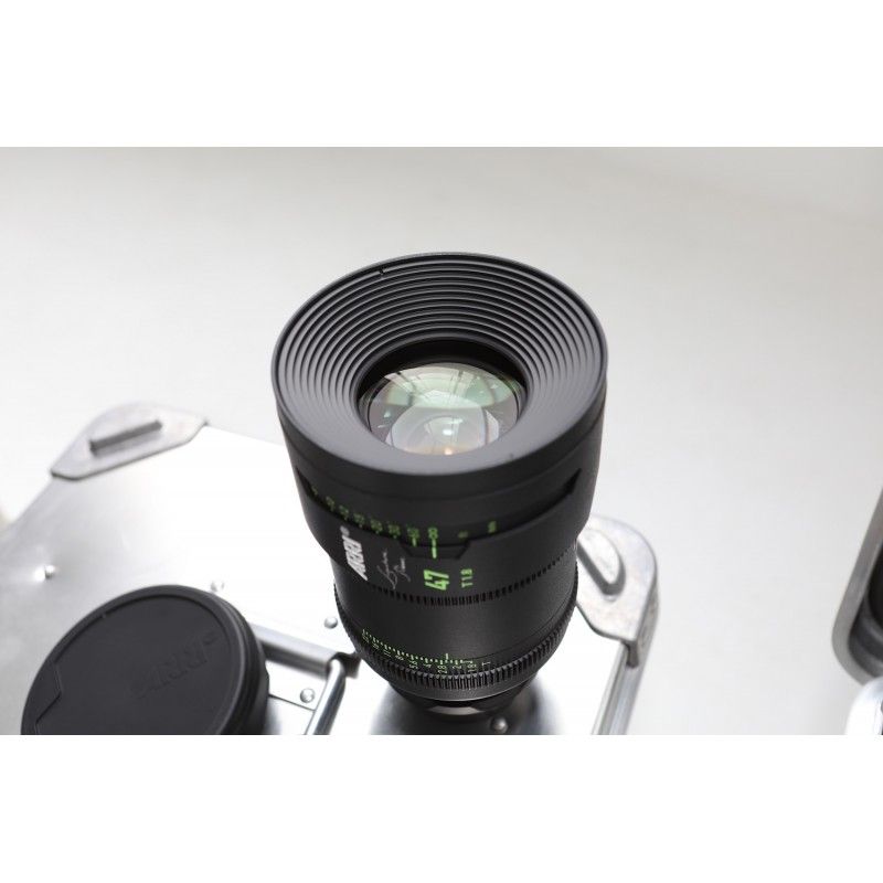 ZEISS SIGNATURE PRIMES CINEMATOGRAPHY LENS