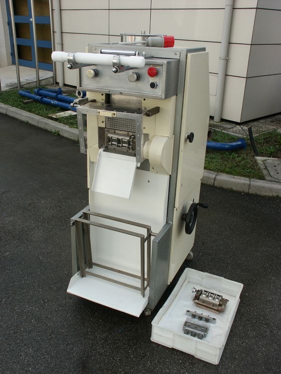Toresani Ravioli machine