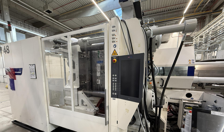 Battenfeld, Wittmann MacroPower 700/2250 Unilog B8 700 T