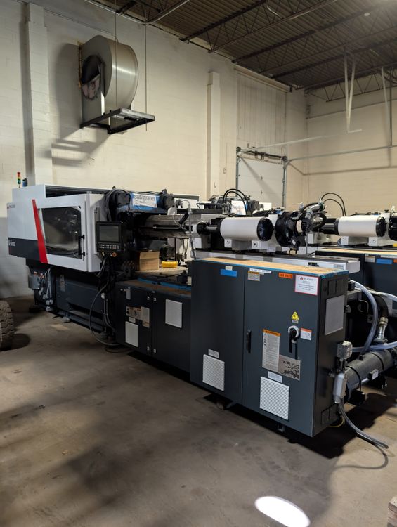 Milacron Q Series 3 330 T