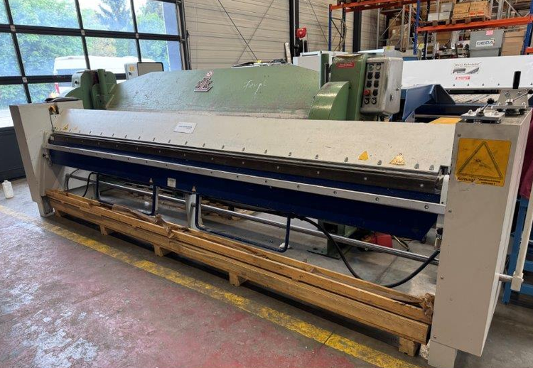 Schroder AKV Press Brake Length: 4020 mm