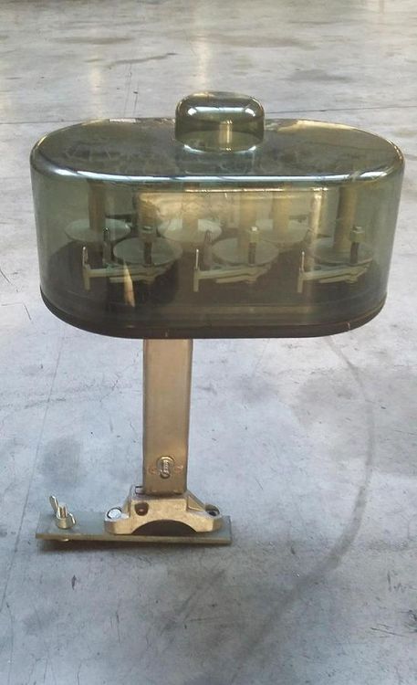 18  selvedge bobbin holders