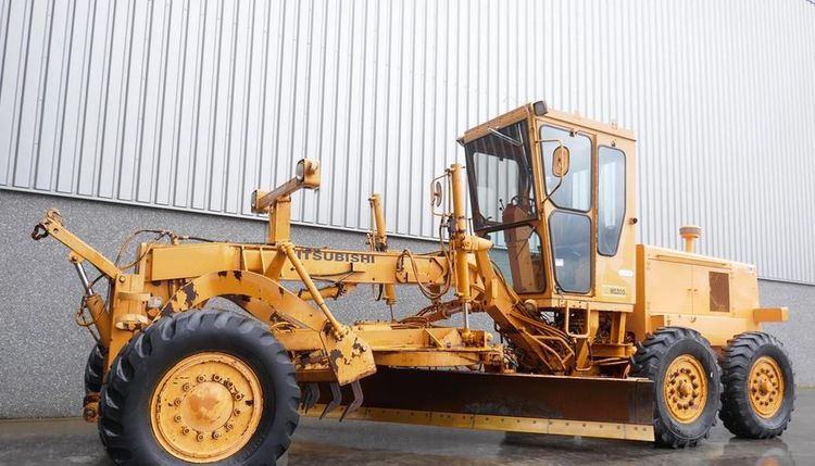 Mitsubishi MG300 Motor Graders