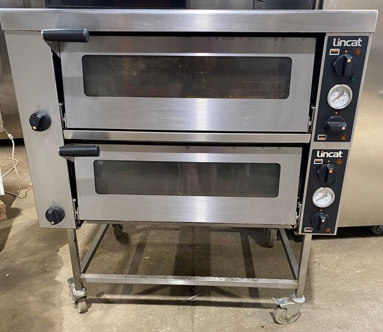 Lincat PREMIUM ELECTRIC PIZZA OVENS WITH STAND