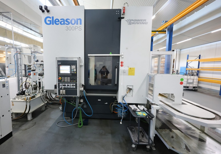 Gleason, Pfauter 300 PS  Workpiece table speed: 0–1500 rpm Hob Peeling Machine