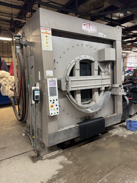 Milnor 68036F5N 450lb. Open-Pocket Washer Extractor