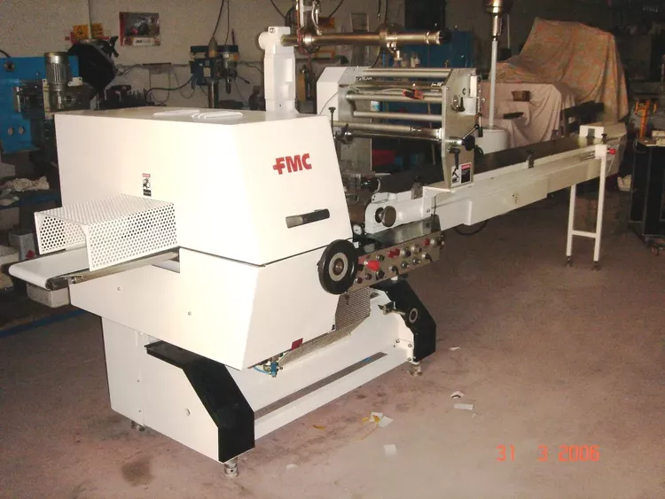 FMC 2400  HORIZONTAL PACKAGING MACHINE