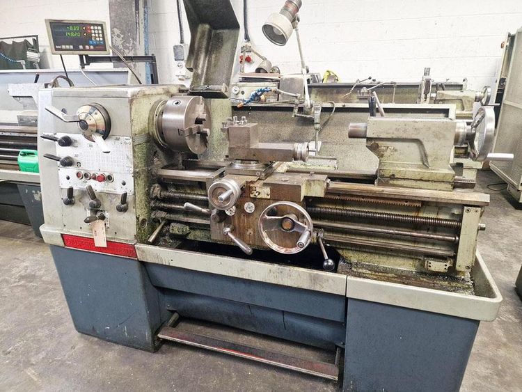 Colchester GAP BED CENTRE LATHE 2000 rpm (16 speeds) TRIUMPH 2000 15" x 30"