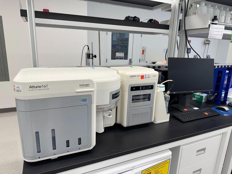 Thermo Invitrogen Attune NxT Flow Cytometer