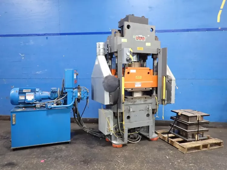 Ram 4-POST HYDRAULIC PRESS 250 ton