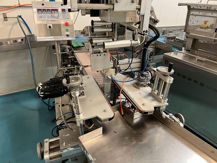 Tronics Top and Bottom label applicator