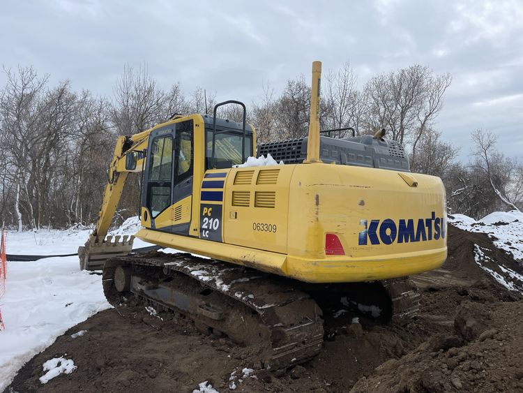 Komatsu PC210-11 Tracked Excavator