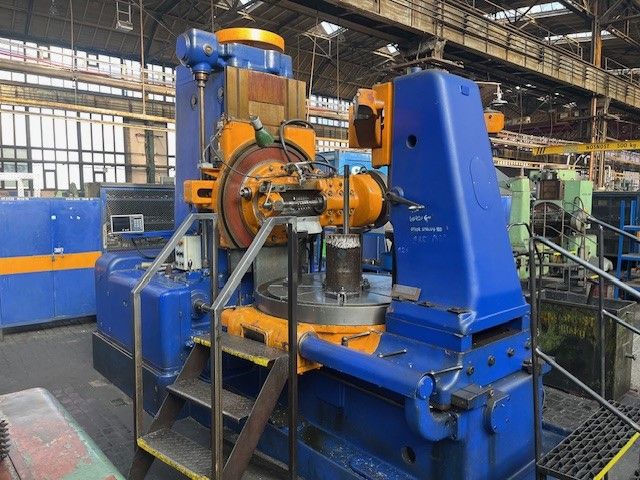 TOS FO16 Variabl Gear Hobbing Machine