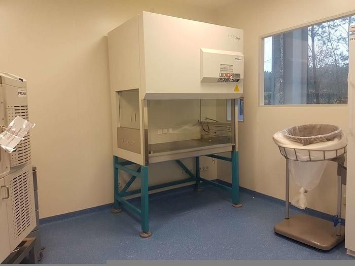 Heraeus HeraSafe HS12 Biological Safety Cabinet
