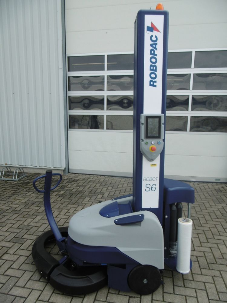 Robopac ROBOT S6 PDS semi-automatic self-propelled pallet wrapper