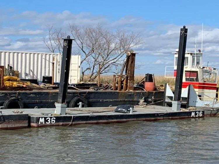 M36 Deck Barge With Spuds