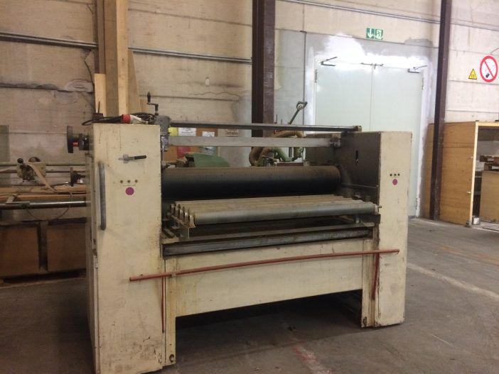 Hofer LAD 1600, Glue application machine