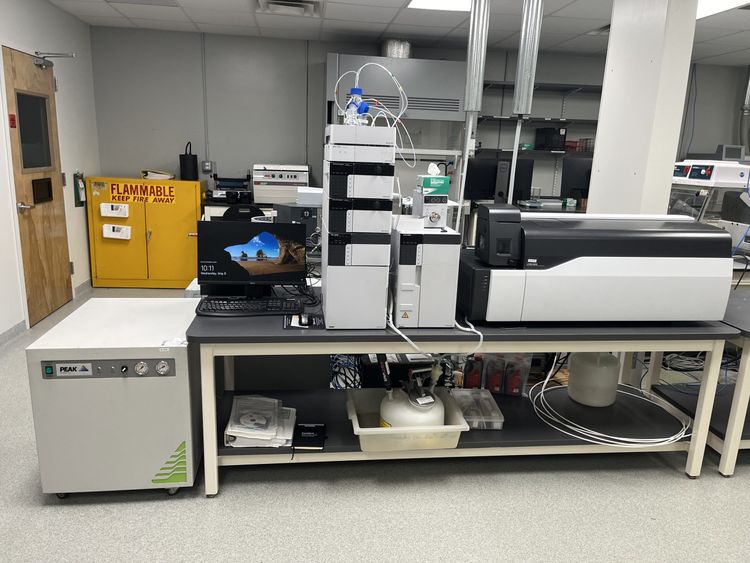 Shimadzu LCMS-8050 Corporation Liquid Chromatograph Mass Spectrometer