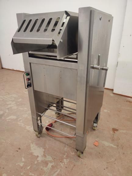 Carnitech CBF 495 skinning machine