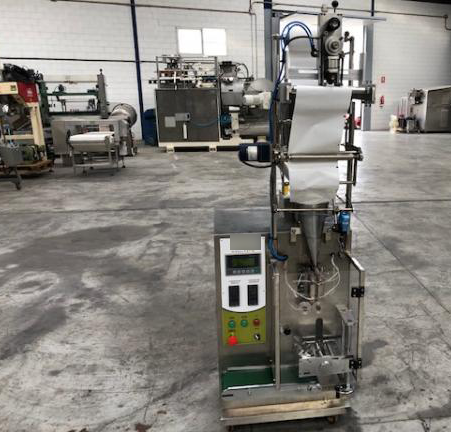 Vertical envelope packaging machine