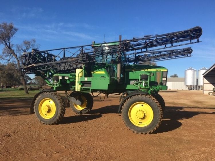 John Deere Self Propelled sprayer