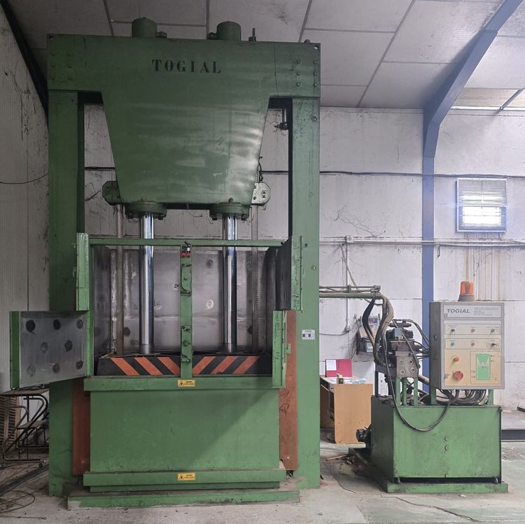 TOGIAL  Vertical press